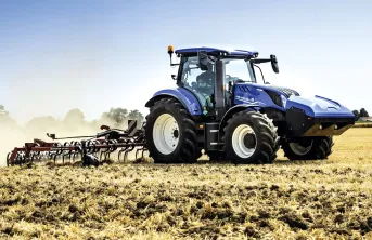 Le bioGNC, du méthane comprimé produit à la ferme, peut alimenter tous les véhicules dotés d’une motorisation « gaz » - mais aujourd’hui un seul modèle de tracteur agricole en est équipé.